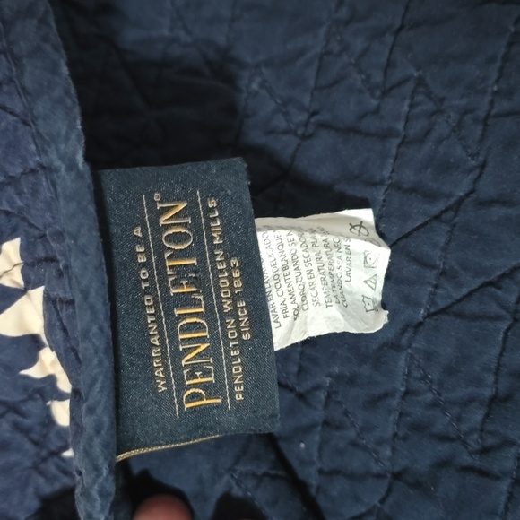 Pendleton King sized comforter w/ 2 shams - Picture 3 of 4